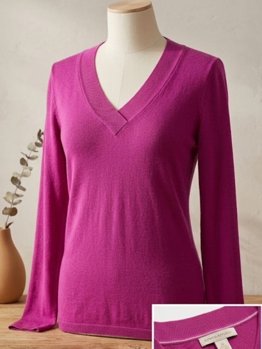 Banana Republic Silk Blend V-Neck Fuscia Sweater (Sz L) Lightweight Soft Lux